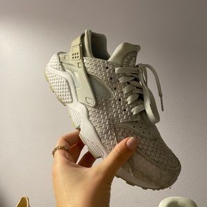 silver nike huarache women